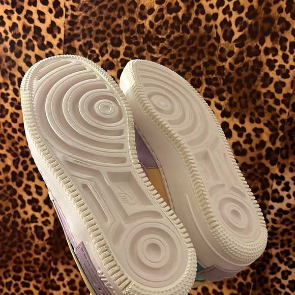 Nike - Picture 6 of 9